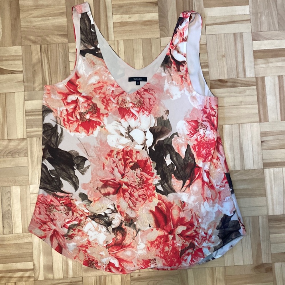 RW&Co floral blouse vneck sleeveless